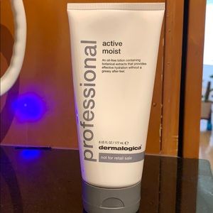 New Dermatolgica Active Moist
